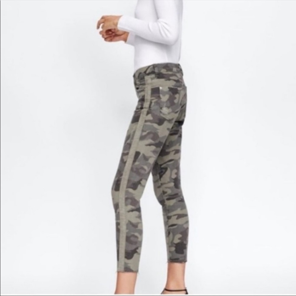 NWT Zara Distressed Camo Skinny Jeans with tuxedo stripe